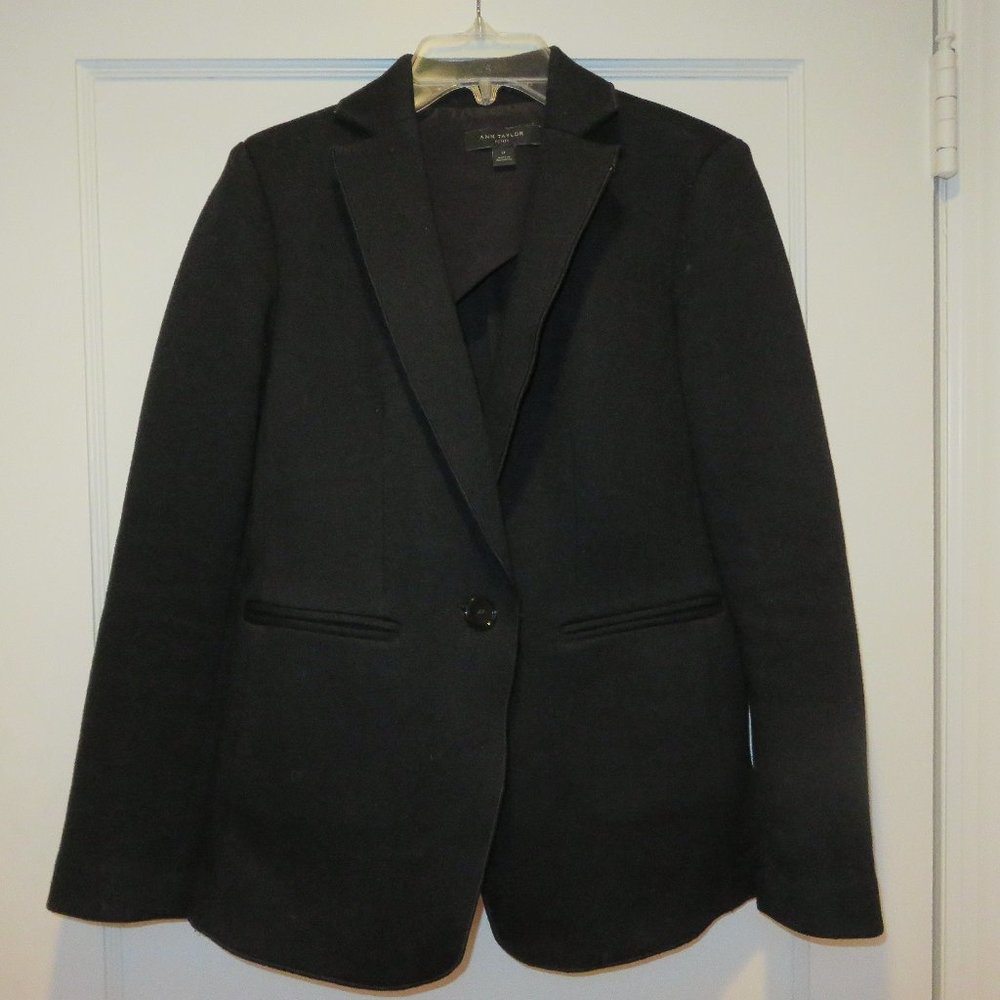 CLEARANCE - Ann Taylor single breasted black wool blend blazer size P0